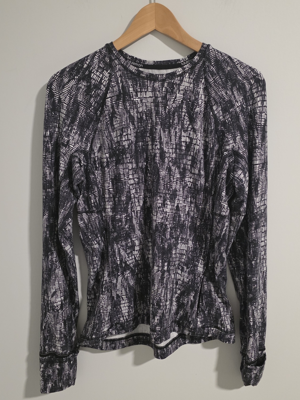 Lululemon Rulu Run Long Sleeve Top Size 10 Black White Abstract Print